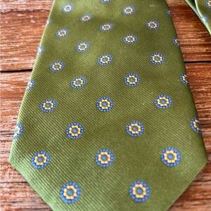 LANDS’ END 100% SILK GREEN TIE HandSewn in USA Blue Yellow Flowers/Circles